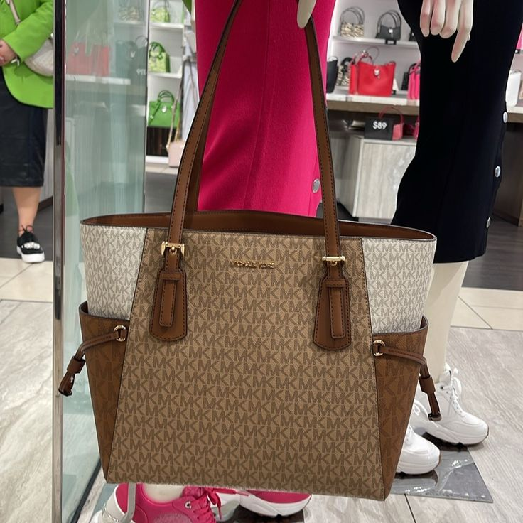Voyager Large Color-Block Signature Logo Tote Bag